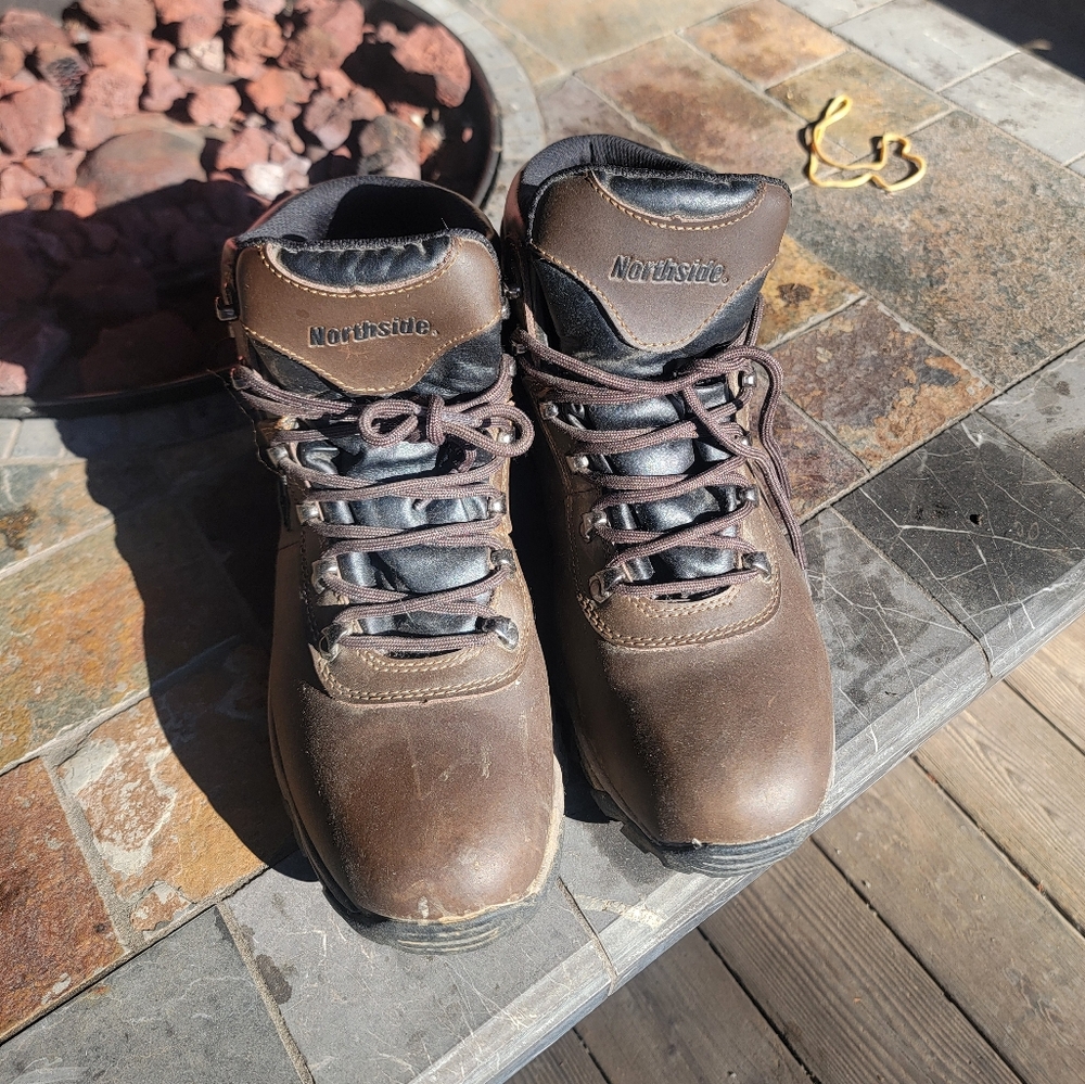 Mens hiking boots